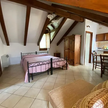 Il Ritrovo Delle Volpi B&B 아제롤라